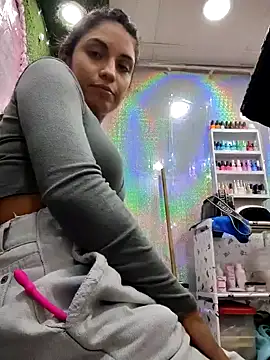 Snapshot of Anifer chatting on January 2025 06:27:01 PM Anifer online show from January 2025 06:27:01 PM