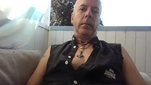 Snapshot of SHARPSkinhead chatting on June 2026 07:58:01 AM SHARPSkinhead online show from June 2026 07:58:01 AM