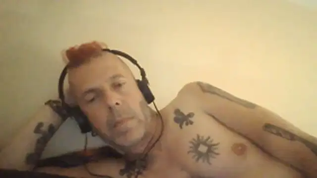 Snapshot of SHARPSkinhead chatting on July 2026 09:06:02 PM SHARPSkinhead online show from July 2026 09:06:02 PM
