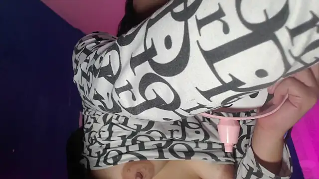 Snapshot of vitoria23_ chatting on June 2026 01:53:02 PM vitoria23 online show from June 2026 01:53:02 PM