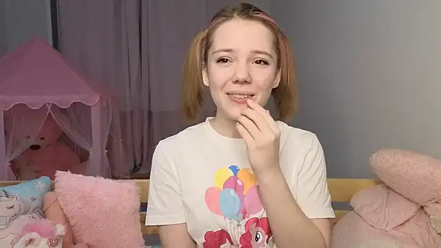 Snapshot of PrincessLittleKiki chatting on February 2026 07:01:02 PM PrincessLittleKiki online show from February 2026 07:01:02 PM