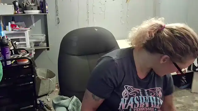 Snapshot of Lisalovely6981 chatting on February 2025 10:10:02 PM Lisalovely6981 online show from February 2025 10:10:02 PM