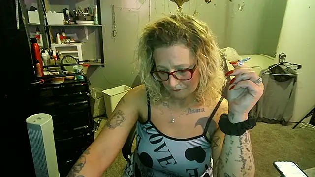 Snapshot of Lisalovely6981 chatting on February 2025 11:03:02 PM Lisalovely6981 online show from February 2025 11:03:02 PM