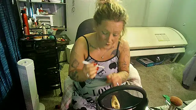 Snapshot of Lisalovely6981 chatting on February 2025 02:32:02 PM Lisalovely6981 online show from February 2025 02:32:02 PM