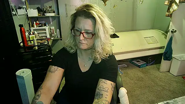 Snapshot of Lisalovely6981 chatting on February 2025 11:41:02 PM Lisalovely6981 online show from February 2025 11:41:02 PM