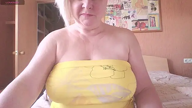Snapshot of mira_robinsonnn chatting on April 2026 02:47:02 AM mira robinsonnn online show from April 2026 02:47:02 AM