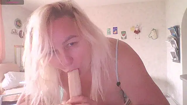 Snapshot of mira_robinsonnn chatting on May 2026 05:15:02 AM mira robinsonnn online show from May 2026 05:15:02 AM