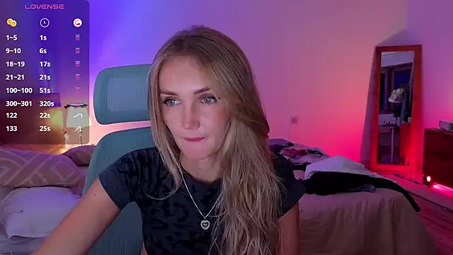 Snapshot of PrincessVS chatting on July 2026 10:44:01 AM PrincessVS online show from July 2026 10:44:01 AM