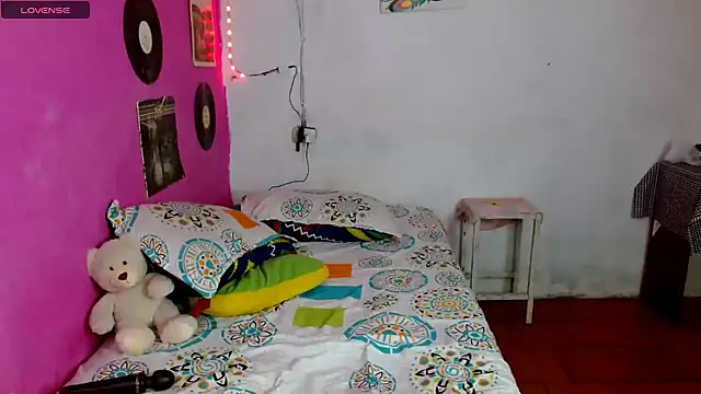 sensitive brunette online show from January 2025 11:37:02 PM