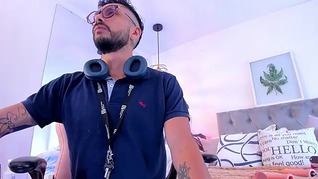 Tom cooper  online show from November 2025 12:27:02 PM