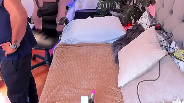 Tom cooper  online show from November 2025 12:42:02 PM