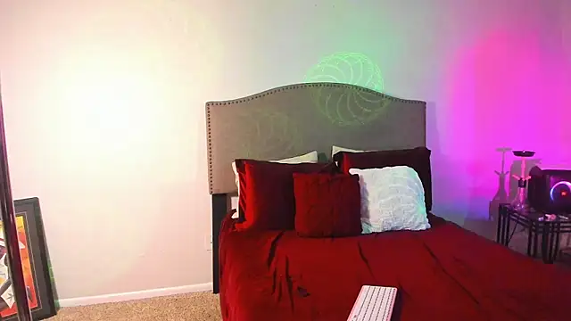 yiauana online show from November 2025 08:48:02 AM