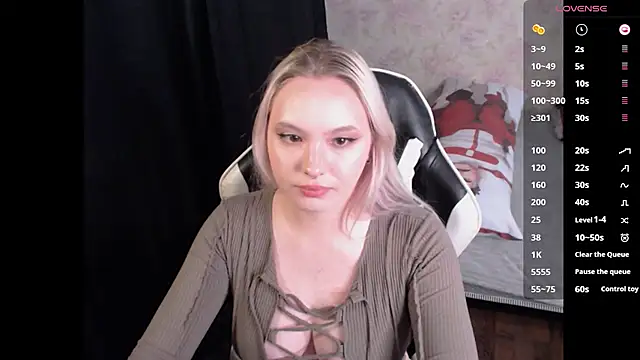 Snapshot of VikaPowers chatting on June 2026 04:18:02 PM VikaPowers online show from June 2026 04:18:02 PM
