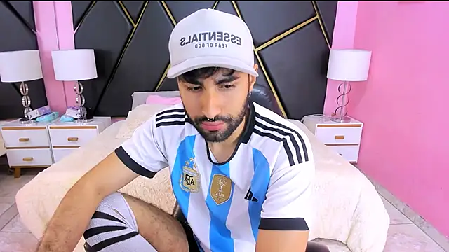 MilanZaire online show from October 2025 12:18:01 AM