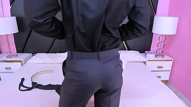 MilanZaire online show from November 2025 09:43:02 PM