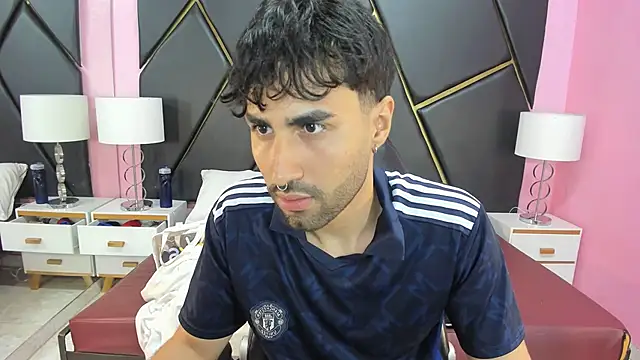 MilanZaire online show from November 2025 11:05:01 PM