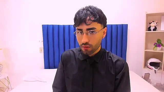 MilanZaire online show from November 2025 11:29:01 PM