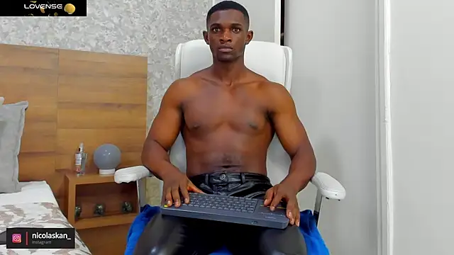 nicolaskan online show from December 2024 03:04:01 PM