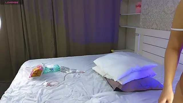 Diana Moon  online show from November 2025 01:16:01 AM