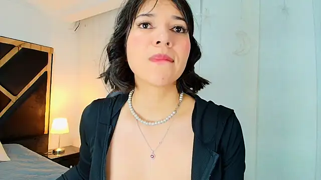 Snapshot of lina_bedoya_ chatting on June 2026 11:44:02 AM lina bedoya online show from June 2026 11:44:02 AM