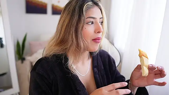 SaraParisi online show from January 2025 01:42:02 PM