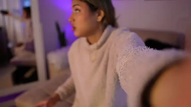 SaraParisi online show from February 2025 11:04:02 PM