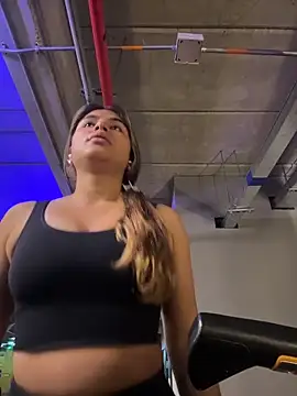 SaraParisi online show from November 2025 05:01:02 PM