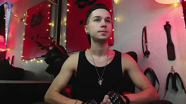 Joseph  Quinn online show from January 2025 07:55:02 AM