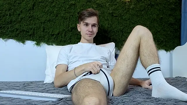 Joseph  Quinn online show from November 2025 06:38:02 AM