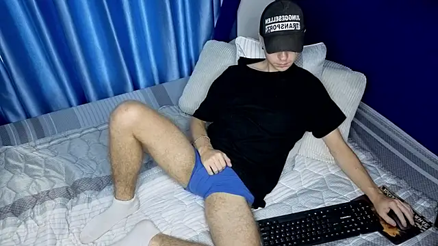 Joseph  Quinn online show from April 2026 07:22:02 AM