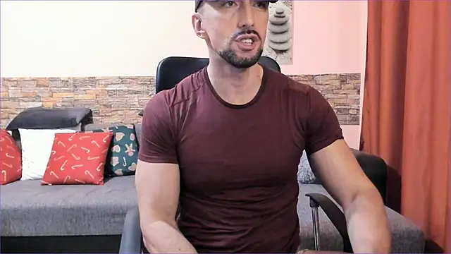 HotHunkTrainer online show from January 2025 05:20:01 PM