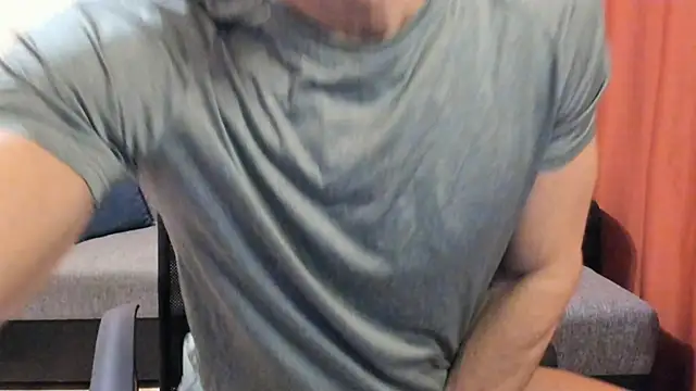 HotHunkTrainer online show from December 2025 09:14:01 AM