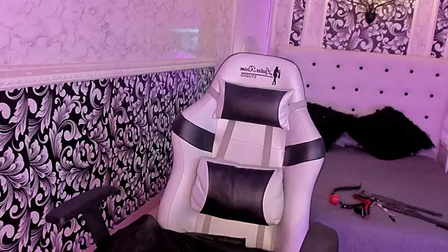 Foxy Slave online show from January 2025 01:01:01 PM