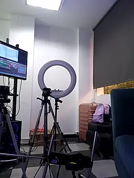 AnthonelaDuque online show from November 2025 11:58:01 AM