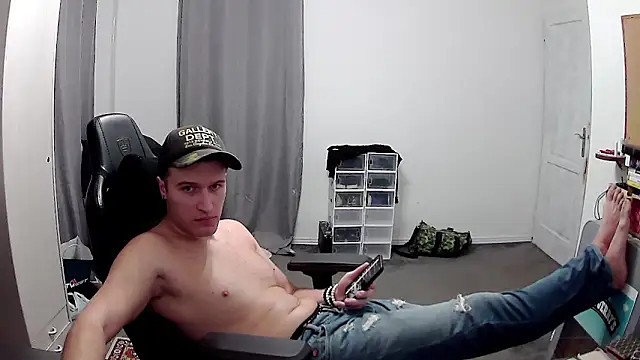 PKrisztian online show from November 2025 04:17:01 PM