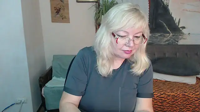 EvelynLoveShy online show from November 2025 05:02:02 PM