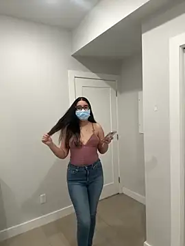 jAsMinE678 online show from April 2026 04:33:02 PM