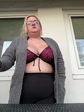 Snapshot of sweetsandy231 chatting on February 2025 04:42:02 PM sweetsandy231 online show from February 2025 04:42:02 PM