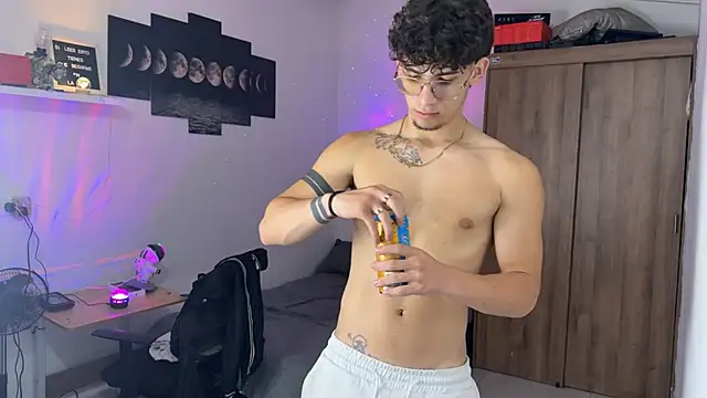 Kisan Smith online show from October 2025 03:07:02 AM