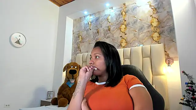 lia mariana online show from December 2025 06:14:03 PM