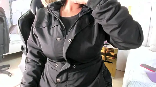 lia mariana online show from March 2026 05:04:01 AM