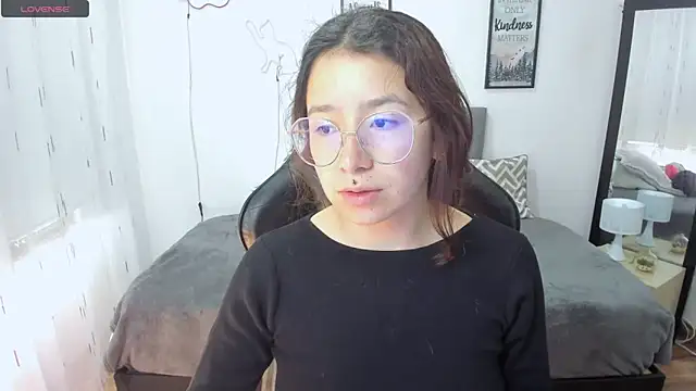 Amy joones online show from September 2025 12:27:01 PM