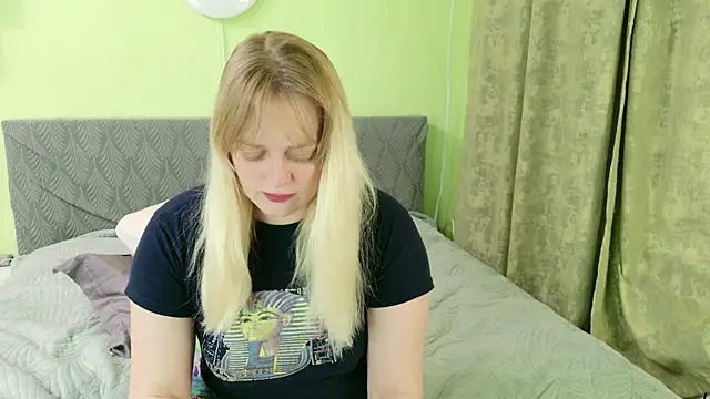 Snapshot of Kira_Miler chatting on May 2026 05:25:01 AM Kira Miler online show from May 2026 05:25:01 AM