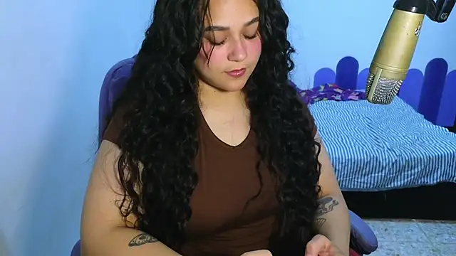 Luciernaga18 online show from April 2026 11:35:01 PM