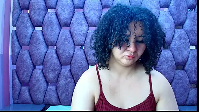 Snapshot of AlaSmith chatting on April 2026 02:33:01 AM AlaSmith online show from April 2026 02:33:01 AM