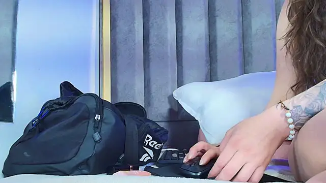 Eda Bonne online show from November 2025 12:41:02 PM