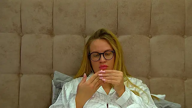 MariaNeumann online show from March 2025 10:09:01 AM