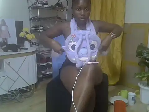 Snapshot of sweet_vine chatting on July 2026 12:18:02 PM sweet vine online show from July 2026 12:18:02 PM