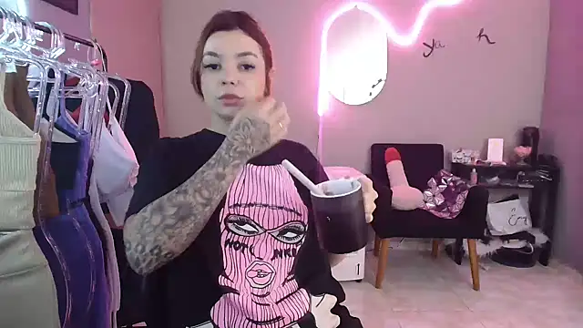 HotRuiva online show from December 2024 01:50:02 PM