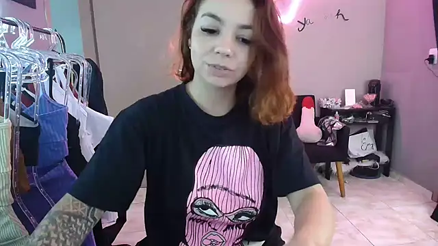 HotRuiva online show from December 2024 07:42:02 PM